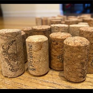 EUC lot of 300 Pottery Barn decorative corks